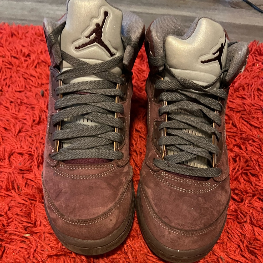 Jordan 5 burgundy Grade school size 4.5